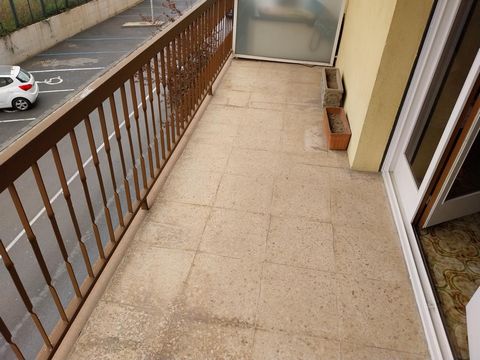 1. Apartment → Apartment in Calafell area Platja de Calafell, 3 double bedrooms, one bathroom, one toilet, property in Good condition, kitchen only furniture, interior carpentry of wood, north facing, stoneware floor, exterior carpentry of wood. Extr...