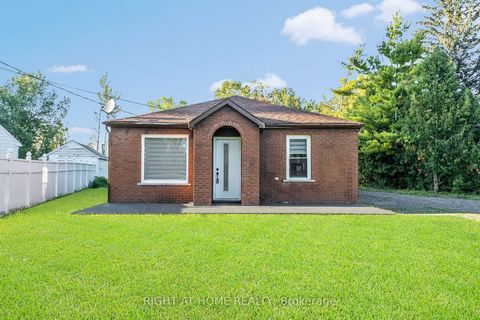 Newly renovated 4 bedroom and 2 full washroom back spilt on just over 3/4 of an acre! Just 5 minutes to 401. Upgrades include new exterior & interior doors & windows, shingles in 2021, 200AMP breaker panel, wiring, lighting & pot lights. All plumbing...