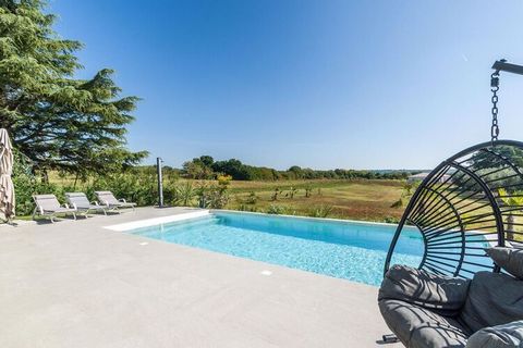 Une belle villa avec piscine privée vous offre une atmosphère méditerranéenne particulière.