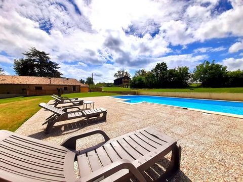 EXCLUSIVE TO BEAUX VILLAGES! Superbly located to the popular and busy bastide town of Eymet with its local facilities; bars, cafes, restaurants and renowned weekly market. This fabulous complex has been completely renovated and is now a perfect turn ...