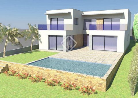 This magnificent modern villa , located in a quiet and sunny residential area of Santa Cristina d'Aro near Platja d'Aro and S'Agaró, is being built on a sunny 950 m² plot . It will have beautiful mountain views and will have a constructed area of 350...