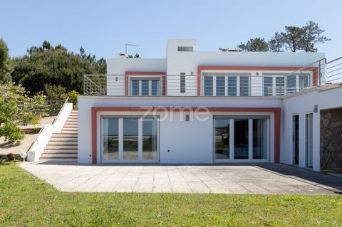 Property ID: ZMPT566522 Spacious and comfortable villa, located in the picturesque village of Foz do Arelho. This charming property offers stunning views of the sea and the Obidos Lagoon, providing a tranquil and relaxing environment. With modern arc...