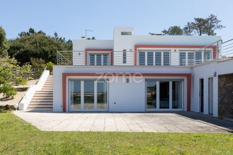 Woning ID: ZMPT566522 Ruime en comfortabele villa, gelegen in het pittoreske dorpje Foz do Arelho. Deze charmante accommodatie biedt een prachtig uitzicht op de zee en de lagune van Obidos en biedt een rustige en ontspannen omgeving. Met moderne arch...