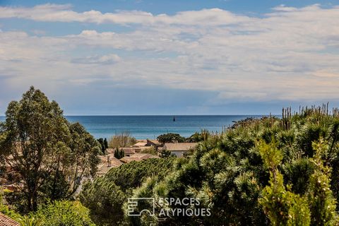 Ideally located 300 metres from the Nartelle beach in the renowned seaside resort of Sainte-Maxime, this new residence with premium services offers a sought-after and privileged living environment. In the immediate vicinity of beachfront restaurants ...