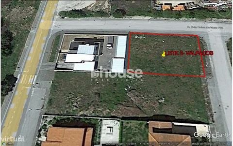 A magnificent plot with 551m2 just outside the city of Valpaços, with excellent access, located on the N213 road, towards Chaves. For those who privilege a quiet place to reside, not neglecting the benefits of being 2 minutes from the city center! Co...