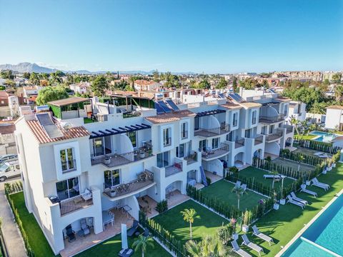 Appartements avec 1 ou 2 chambres à coucher situés au pied de la montagne Montgó dans une belle zone verte juste à côté de la zone verte de Denia. Vivre ici, c'est comme vivre dans un jardin botanique. Un projet unique avec ses propres piscines et le...