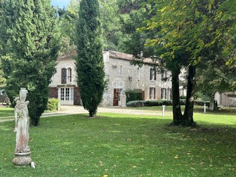 Beautifully renovated fortified mill, located near the enchanting and popular bastide town of Eymet, with its abundance of shops,restaurants and amenities. This 410m2 property is the ideal starting point for exploring this charming region. The house ...