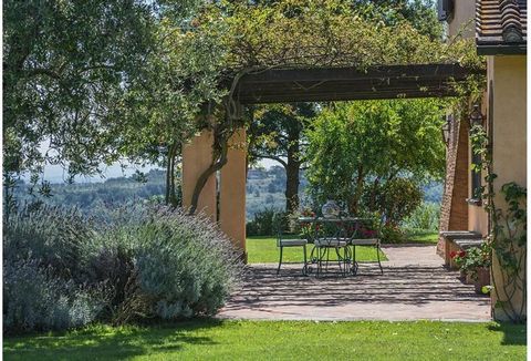 Wonderful villa with private pool and air conditioning, located in a panoramic position on a hill near San Miniato.