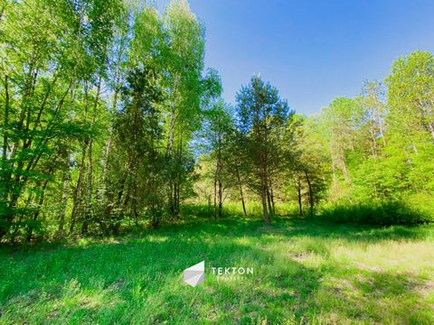 Una parcela agrícola en venta con una superficie de 3.200 m2, situada en Raducz, comuna de Nowy Kawęczyn, distrito de Skierniewice, en la zona de amortiguamiento del Parque Paisajístico de Bolimów, cerca de la Reserva del Río Rawka, a 25 minutos de l...