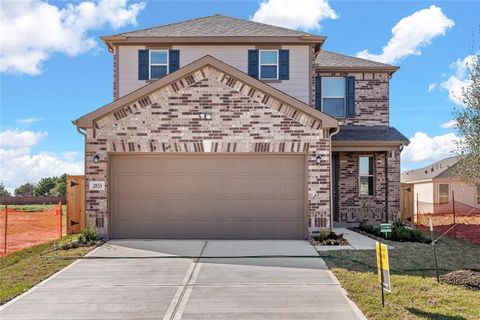 KB HOME NEW CONSTRUCTION - Welcome home to 2833 Shimmer Edge Drive located in the master planned community of Sunterra and zoned to Katy ISD! This floor plan features 3 bedrooms, 2 full baths, 1 half bath and an attached 2-car garage. Additional feat...