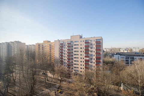 Mam przyjemność przedstawić Państwu mieszkanie znajdujące się w świetnej lokalizacji na Woli przy ulicy Tadeusza Krępowieckiego, pomiędzy stacjami metra Ulrychów i Księcia Janusza, blisko Parku Ulricha. Mieszkanie mieści się na 8 piętrze 10-piętroweg...
