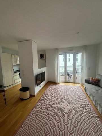 Vermietung einer hellen, modernen Wohnung in Pempelfort. Die Wohnung befindet sich in einem ruhigen, sicheren und modernen Viertel in Düsseldorf. Die Wohnung bietet zusätzlich einen Balkon und eine Tiefgarage (im Mietpreis enthalten). Sie finden Rest...