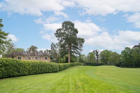 Situated on the main island of the highly sought-after Wentworth Estate and enjoying direct access onto the Championship West course, is this unique opportunity to further enhance this already magnificent family home. *Illustrated, is the proposed po...