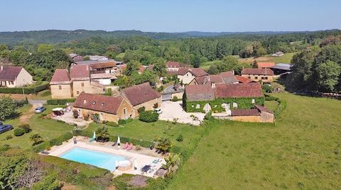 24370 Prat de Carlux. Property of character: residential house, 3 gîtes, swimming pool, land of approx. 3306 m² Selling price: 676,000 euros (Agency fees: 3.99% TTC included buyer's charge, i.e. 650000 euros excluding fees). Located 10 kms from Sarla...