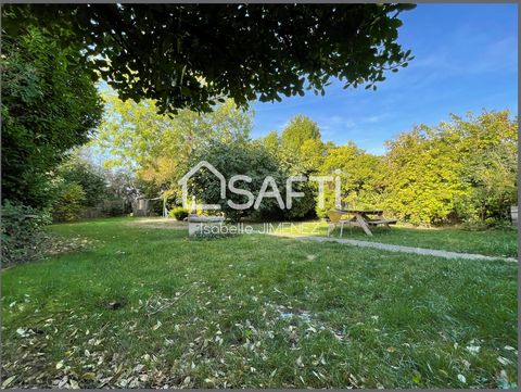 Located in Champigny-sur-Marne (94500), this spacious house situated on the heights of Les Coteaux offers a panoramic view of a bucolic landscape. Its prime location combines tranquility and accessibility, being less than 15 minutes from the RER A Ch...