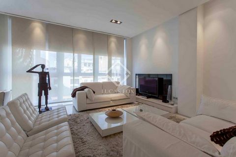The building's renovated entrance hall acts as an attractive prelude to the exclusive property for sale found on its fifth floor. The apartment opens up to a hall which places the bedrooms on one side overlooking the façade and the living area to the...