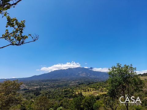 This stunning land for sale in Jaramillo, Boquete, is an impressive 1.47 acres (5960 square meters) and offers unparalleled views of the majestic Volcan Baru. The lot is strategically situated to ensure uninterrupted views while minimizing the sight ...