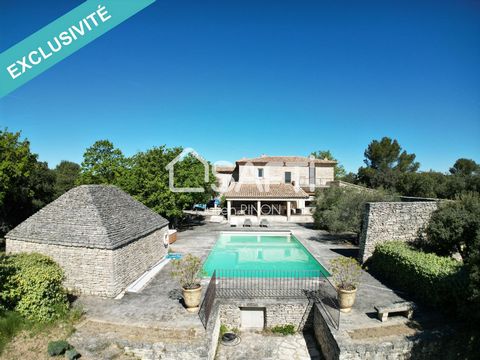 Julien PINON presents in Bonnieux a large property with exceptional views, a bastide of 250 m² living space, a large heated swimming pool and 13000m² of land enclosed by a stone wall. The Bastide comprises: First floor: two living rooms, one with sto...