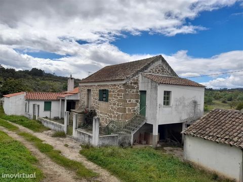 Quinta da Feijoeira with 10Ha in Quintas da Torre, Fundão - Portugal This property has about 10Ha and is located in the village of Quintas da Torre, municipality of Fundão, Portugal. It has a house already legalized and habitable! The villa was built...