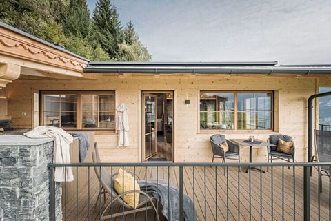 Luxury chalet for 2 people in a secluded location in the Zillertal, with panoramic sauna, whirlpool, bathtub, wellness loungers, infrared cabin & wonderful views!
