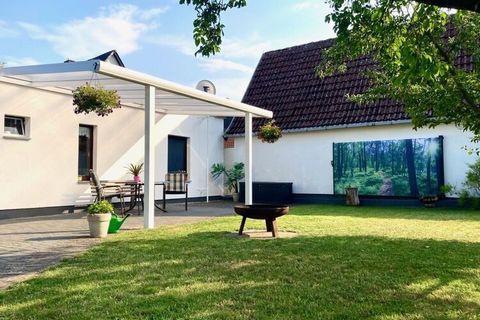 Only 100 m to the bathing lake! In the middle of an idyllic lakes and forests of wood, we rent a holiday home for 2/4 people. Mecklenburg/ Brandenburg Lake District - Pearl of the Uckermark - great location at the lake + many extras The holiday home ...