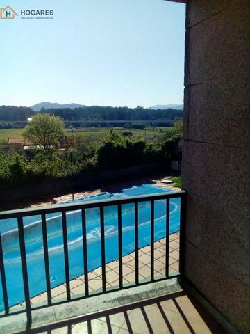 This villa is at Camiño da Fonte, 36770, O Rosal, Pontevedra, is in the district of O Rosal. It is a villa, built in 2005, that has 300 m2 of which 280 m2 are useful and has 4 rooms and 4 bathrooms. It includes piscina, individual heating, good condi...