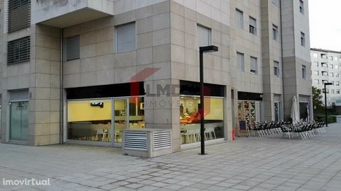 Two-front store, with excellent sun exposure (south / west), in operation of Confectionery, is located in a growing residential area. The store has a service license for hotels, which means that it is allowed to operate other services, has a useful a...