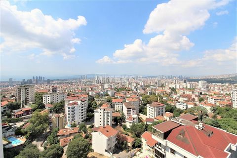 Amplios pisos con balcón en un complejo en Estambul. Los apartamentos dentro del complejo en Estambul, Kartal, ofrecen espacios amplios y vistas a la piscina, el mar y la isla. Los apartamentos cuentan con cocina independiente y balcón. IST-00996 Fea...