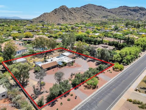 This premier flat lot and livable single family home with detached 4-car garage is situated in the heart of Paradise Valley, with easy access to Tatum & Shea; Scottsdale/Ritz Carlton & the Camelback corridor. The property is nestled at the northweste...