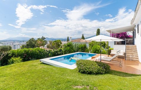 Located in Nueva Andalucía. This stunning fully refurbished villa is located in the well known area of Nueva Andalucia. Beautifully renovated with its Scandinavian style and panoramic views, this beautiful property offers a unique and modern living e...