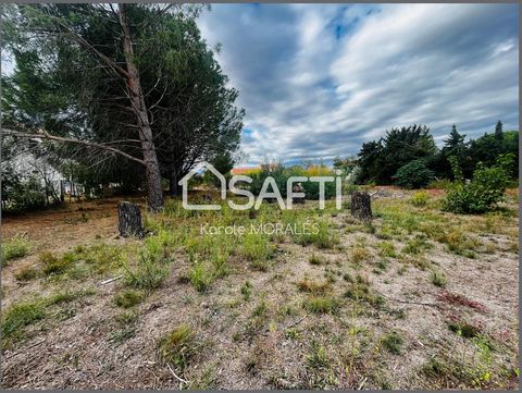 “L ORT” this superb plot of land, located in the pretty Catalan village of Ortaffa, will charm you with its quiet location where you could plan for your future cozy nest. The plot of 694 m2 (path and others...), offers you a possible construction on ...