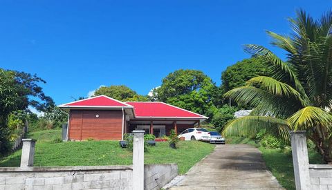 In a quiet development in Morne-à-L'Eau (near Les Abymes) with countryside environment, come and discover this recent villa House60Days T4 in red wood on one level, well ventilated, composed of 3 bedrooms including a master suite with bathroom + WC a...