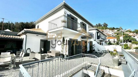 This 3 bedroom villa in Boa Nova, Funchal, is a spacious and well-planned residence, with interior areas carefully designed to offer comfort and practicality. The rooms are spacious and airy, providing a welcoming environment in which to relax. The l...