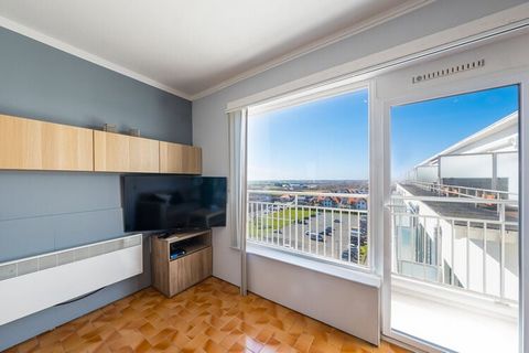 Rooftop flat located on the 8th floor with 1 bedroom (double bed).  There is also a cosy living room (sofa bed for 2 persons) with an adjoining terrace overlooking the hinterland, a kitchen and a bathroom with shower. The door to the kitchen gives ac...