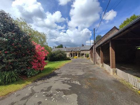 Very rare on the market! Discover this pretty farmhouse typical of the region with its various outbuildings located at the gates of Pontivy, in a sought-after area only 10 minutes walk from the first Pontivy shops. The main house consists on the grou...