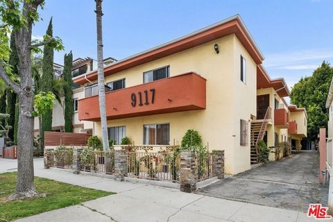 Prime Investment Opportunity with lots of Potential for Growth. Cap: 4.67, Gross 14X. Lot 6,850 SF, Living Area 6,734 SF. Excellent unit mix of ... Large spacious units, (4) with Balconies, all with fireplaces, which are decorative. Located only minu...