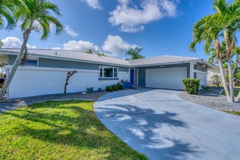 ASSUMABLE 3.21% INTEREST RATE! Welcome to Punta Gorda Isles! Highly sought after area close to many beaches, restaurants and shopping. Popular Fisherman's Village just minutes away with a boardwalk, shopping marina and amazing restaurants overlooking...