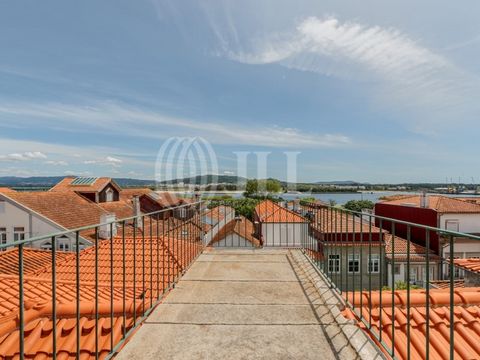 Palace/Solar Casa da Piedade, with 1800 sqm of gross floor area, a private chapel, located in the historic center of Viana do Castelo. Dating back to the 18th century and designed by architect Manuel Pinto de Vilalobos, this building stands out for b...