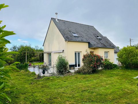 Located in Trégonneau (22200), this contemporary house benefits from a peaceful setting in the countryside, offering a calm and green environment. Close to public transport such as buses and close to a school, it combines tranquility and practicality...