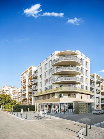 Situato a Cannes La Bocca, a metà strada tra Saint Tropez e Monaco, a meno di un chilometro dal mare, questo appartamento offre un ambiente di vita privilegiato, vicino alle spiagge e alle attività balneari e vicino al mercato locale. Il residence si...