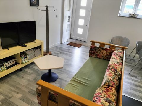 Spacious comfortable house for rent in Porto, short walk away from the metro and bus, laundry, restaurants, supermarkets and other amenities. Great area to enjoy the city of Oporto with several historical locations nearby, great for students and work...