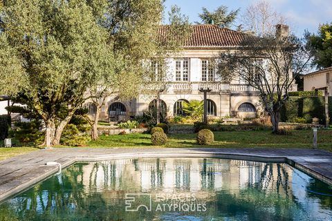 10 minutes from the city center of Bordeaux, this superb chartreuse of about 450 m2 of living space with garage and carport stands on a plot of 4000 m2. Nestled in a huge landscaped garden, this elegant property reveals a unique living environment wi...