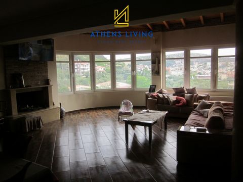 Descubra a definição de luxo e conforto nesta maisonette aristocrática de 216 m², disponível para venda na área de Fyli. A propriedade, construída em 2008, está localizada em um espaço impressionante de 375 m², estende-se por dois níveis (1º e 2º and...