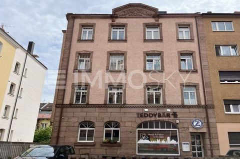 Cosy old building charm: 2.5 rooms on Rennweg Welcome to your new dream apartment! This enchanting 2.5-room apartment in an old building on Rennweg combines historic charm with modern comfort and offers an ideal feel-good atmosphere. Enter into the s...