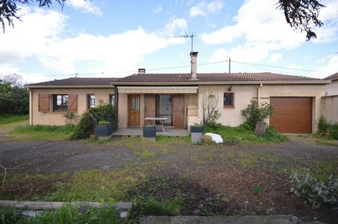 Située à Frouzins (31270), Cette maison de plain pied bénéficie d'un environnement à proximité de toutes les commodités. Dynamique et convivial, le quartier offre une qualité de vie recherchée grâce à ses espaces verts et ses commerces de proximité. ...