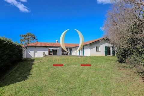This bright, single-storey house built in 2004 is located in Saint-Jean-de-Luz, close to amenities and beaches. With a living area of approximately 130 m², it offers ideal living comfort, whether for a family or buyers looking for a functional and wa...