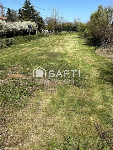 Terrain constructible de 799 m2 situé à Sainte Néomaye à viabiliser et offrant un cadre idéal pour votre future maison.