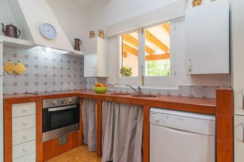 Esta bonita casa de campo es ideal para aquellos que quieren disfrutar de paz y tranquilidad. En sus bucólicos exteriores, rodeados de árboles frutales, encontrará una piscina de cloro de 9x3m y con una profundidad de entre 1.40m y 1.80m, perfecta pa...