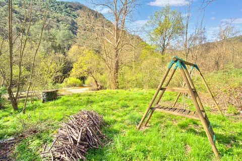 Évadez-vous dans un appartement spacieux, niché au cœur d'une nature luxuriante, avec un accès direct à une plage privée propice à la détente et à l'aventure. Le point fort de cette résidence est sa grande terrasse exposée sud-est, où vous pourrez vo...