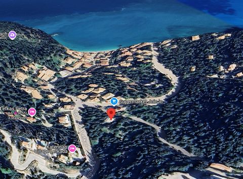 Terreno à venda em Agios Nikitas, Lefkada. O terreno de 4.473 m², com uma residência existente de 60 m² e licenças de construção adicionais, em uma localização única no coração de Agios Nikitas, com excelente potencial de desenvolvimento turístico. P...